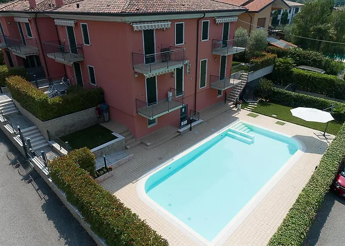 La Promenade - Regarda Travel