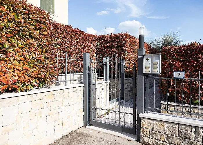 La Promenade - Regarda Travel